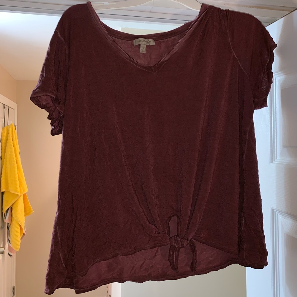 Wonderly Belk 1X Burgundy Top! Tied at the bottom!